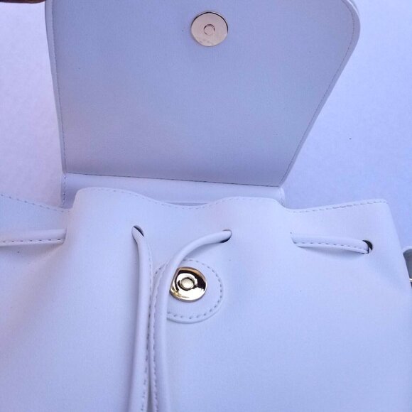 Wild Fable White Mini Backpack w Flap Drawstring Closure Red Heart Handle NWT - Picture 5 of 9